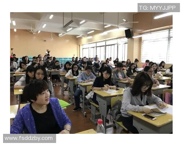 李丽的足球人生:从草地到绿茵场的深度对话与成长故事 李丽的足球人生:从草地到绿茵场的深度对话与成长故事